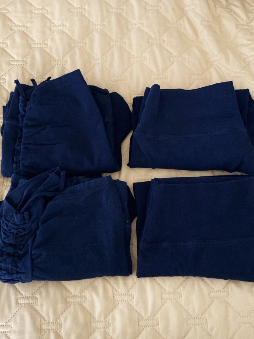 Lot of 4 Old Navy Active Cotton Blend Capri Leggings Size L - Black